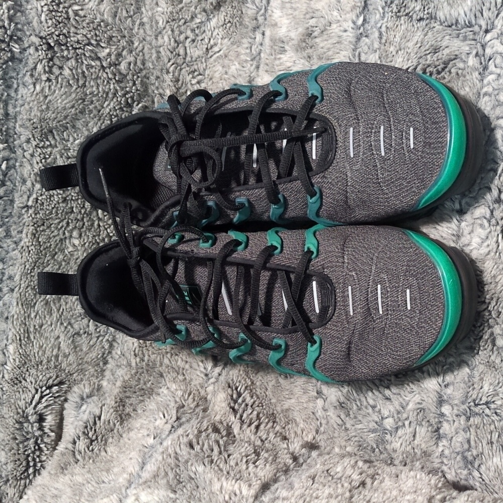 Nike VaporMax Plus Black and Teal Sneakers Men's sz 9.5 - Picture 2 of 6
